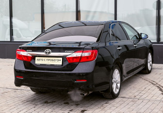 Подержанный автомобиль Toyota Camry Sedan 2013 года (5 фото)