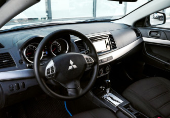 Подержанный автомобиль Mitsubishi Lancer Sedan 2013 года (16 фото)