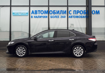 Подержанный автомобиль Toyota Camry Sedan 2019 года (2 фото)