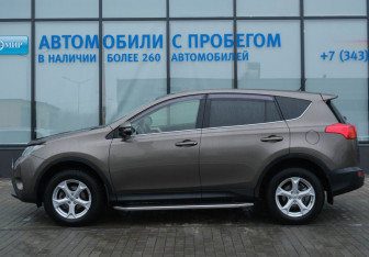 Подержанный автомобиль Toyota RAV4 2013 года (2 фото)
