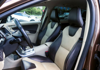 Подержанный автомобиль Volvo XC60 2012 года (17 фото)