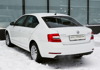 Подержанный автомобиль Skoda Octavia Liftback 2018 года (3 фото)
