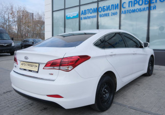 Подержанный автомобиль Hyundai i40 Sedan 2015 года (5 фото)