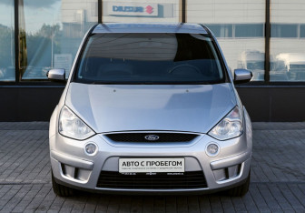 Подержанный автомобиль Ford S-MAX 2008 года (8 фото)