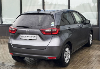 Подержанный автомобиль Honda Fit 2021 года (5 фото)