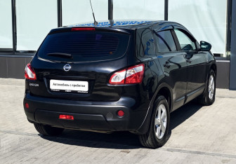 Подержанный автомобиль Nissan Qashqai 2012 года (5 фото)