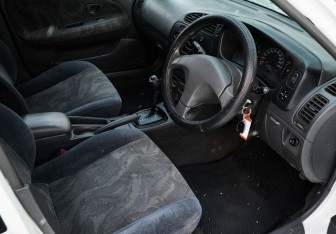 Подержанный автомобиль Mitsubishi Lancer Sedan 2000 года (11 фото)