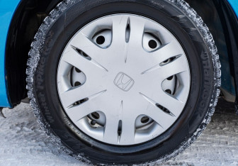 Подержанный автомобиль Honda Fit 2008 года (16 фото)