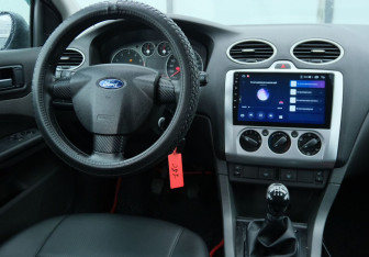 Подержанный автомобиль Ford Focus Sedan 2007 года (10 фото)