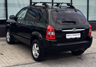 Подержанный автомобиль Hyundai Tucson 2007 года (3 фото)