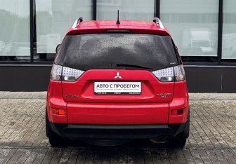 Подержанный автомобиль Mitsubishi Outlander 2007 года (4 фото)