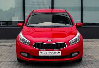Подержанный автомобиль Kia Ceed Hatchback 2014 года (8 фото)