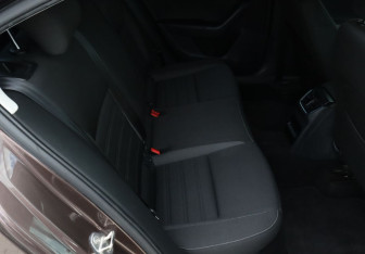 Подержанный автомобиль Skoda Octavia Liftback 2018 года (16 фото)