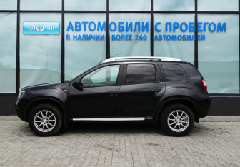 Подержанный автомобиль Nissan Terrano 2015 года (2 фото)