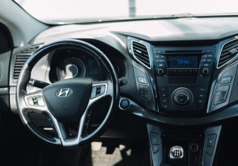 Подержанный автомобиль Hyundai i40 Sedan 2013 года (10 фото)