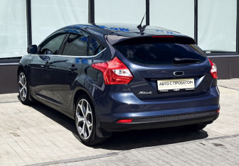 Подержанный автомобиль Ford Focus Hatchback 2013 года (3 фото)