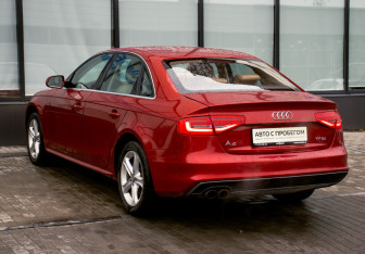 Подержанный автомобиль Audi A4 Sedan 2013 года (3 фото)