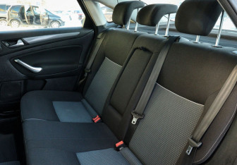 Подержанный автомобиль Ford Mondeo Sedan 2011 года (18 фото)