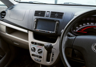 Подержанный автомобиль Daihatsu Move 2013 года (11 фото)