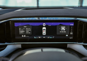 Подержанный автомобиль Geely Atlas 2024 года (18 фото)