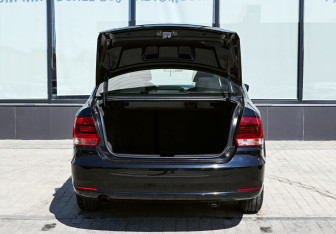 Подержанный автомобиль Volkswagen Polo Sedan 2017 года (18 фото)