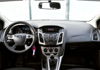 Подержанный автомобиль Ford Focus Hatchback 2011 года (12 фото)