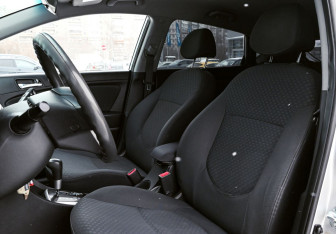 Подержанный автомобиль Hyundai Solaris Hatchback 2011 года (15 фото)