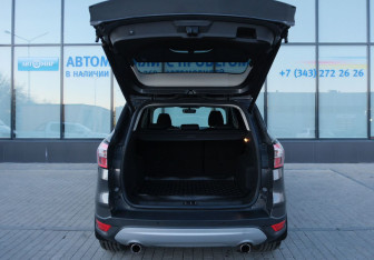 Подержанный автомобиль Ford Kuga 2017 года (18 фото)