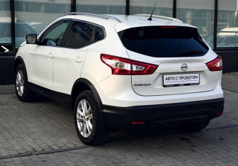 Подержанный автомобиль Nissan Qashqai 2016 года (3 фото)