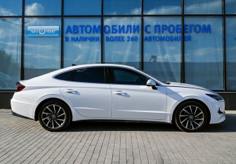 Подержанный автомобиль Hyundai Sonata 2023 года (6 фото)