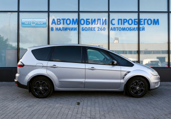 Подержанный автомобиль Ford S-MAX 2008 года (6 фото)