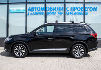 Подержанный автомобиль Mitsubishi Outlander 2018 года (2 фото)