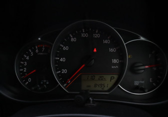 Подержанный автомобиль Subaru Trezia 2013 года (12 фото)