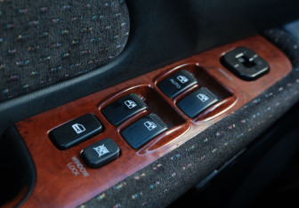 Подержанный автомобиль Hyundai Sonata 2006 года (11 фото)