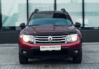 Подержанный автомобиль Renault Duster 2013 года (8 фото)
