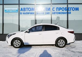 Подержанный автомобиль Kia Rio Sedan 2022 года (2 фото)