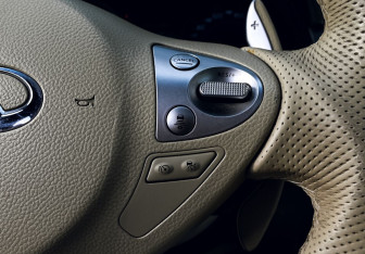 Подержанный автомобиль Infiniti FX 2011 года (13 фото)