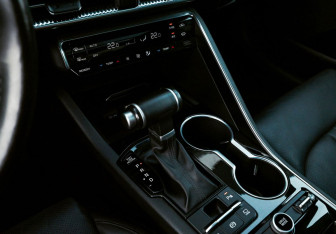 Подержанный автомобиль Kia K5 2020 года (15 фото)