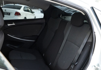 Подержанный автомобиль Hyundai Solaris Sedan 2011 года (20 фото)