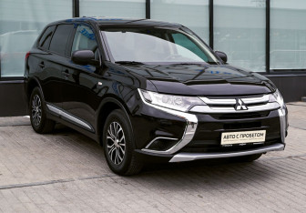 Подержанный автомобиль Mitsubishi Outlander 2018 года (7 фото)