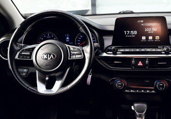 Подержанный автомобиль Kia Cerato Sedan 2021 года (20 фото)