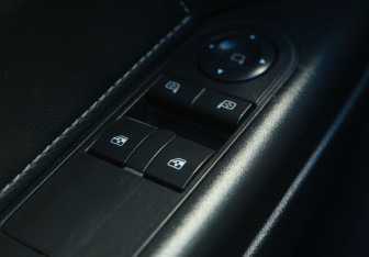 Подержанный автомобиль Opel Astra Sedan 2011 года (11 фото)