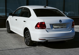 Подержанный автомобиль Volkswagen Polo Sedan 2018 года (3 фото)