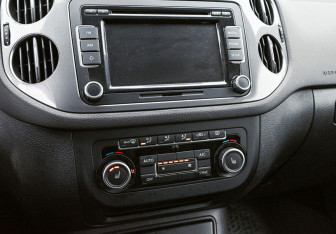 Подержанный автомобиль Volkswagen Tiguan 2012 года (15 фото)