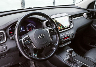 Подержанный автомобиль Kia Sorento 2018 года (10 фото)