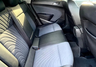 Подержанный автомобиль Opel Astra Hatchback 2013 года (14 фото)