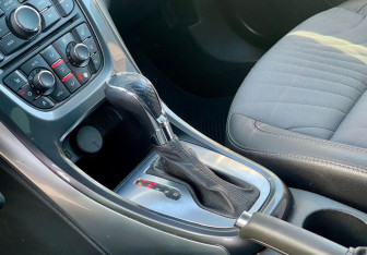 Подержанный автомобиль Opel Astra Hatchback 2013 года (12 фото)