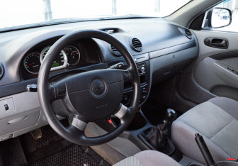 Подержанный автомобиль Chevrolet Lacetti Wagon 2011 года (10 фото)