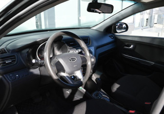 Подержанный автомобиль Kia Rio Sedan 2012 года (13 фото)