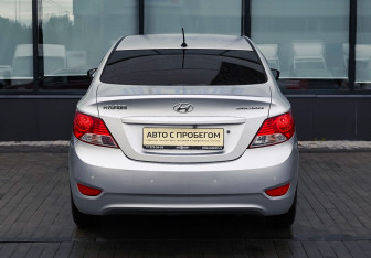 Подержанный автомобиль Hyundai Solaris Sedan 2012 года (15 фото)